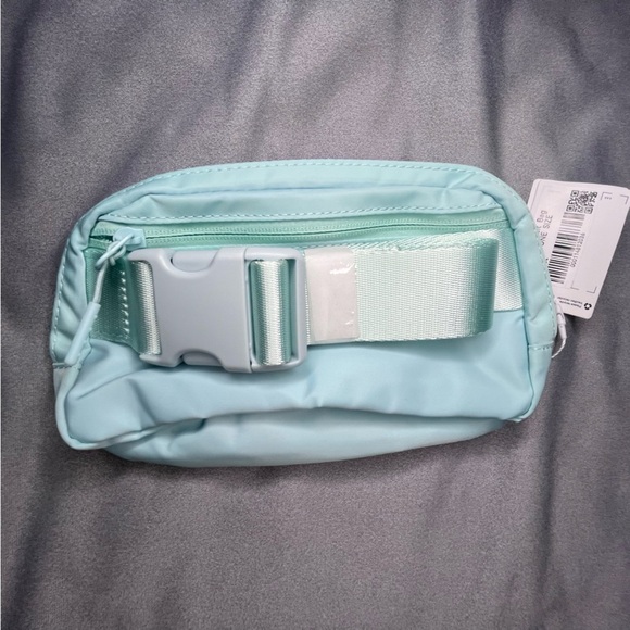 Lululemon Athletica Mint Crossbody Bag - Picture 4 of 6